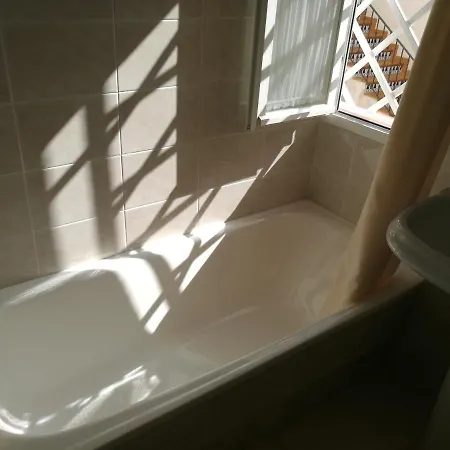 4 Personas Con Piscinas Apartamento *